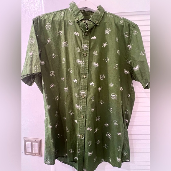 Men’s Medium Button Up Short Sleeve - Picture 3 of 5